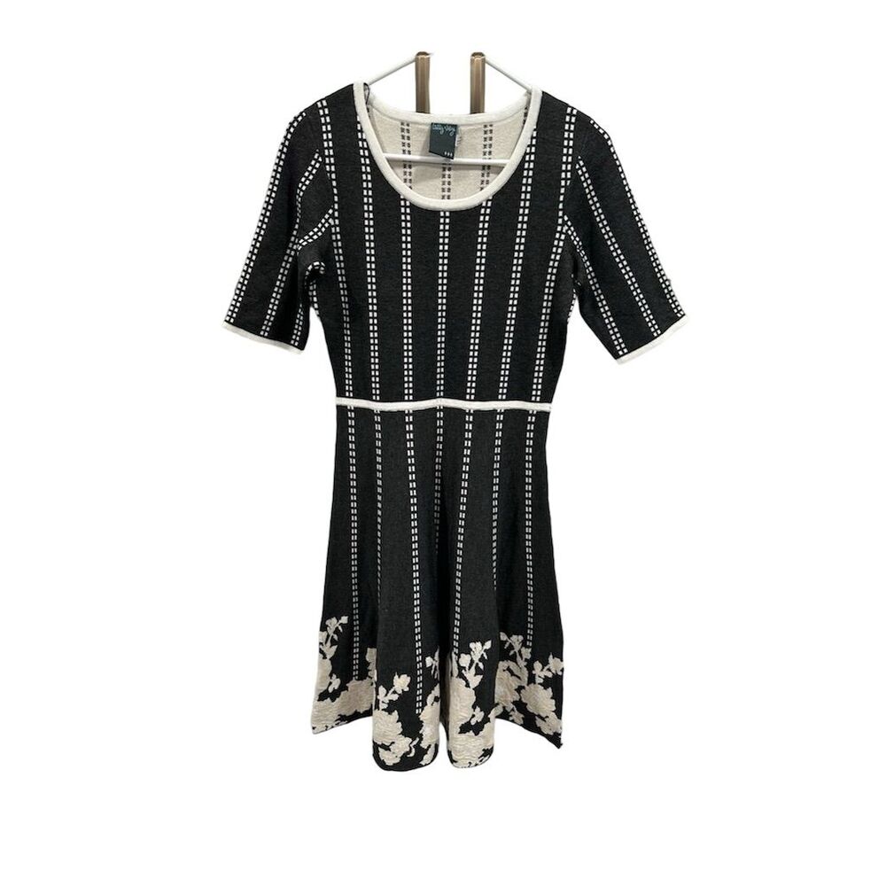 Gabby Skye Women's M Gray Floral Fit & Flare‎ Knee Length Sweater Dress